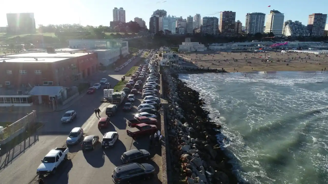 Mar del Plata a pleno: Colapso de vehículos, reapertura de hoteles y llegada de 120 mil turistas