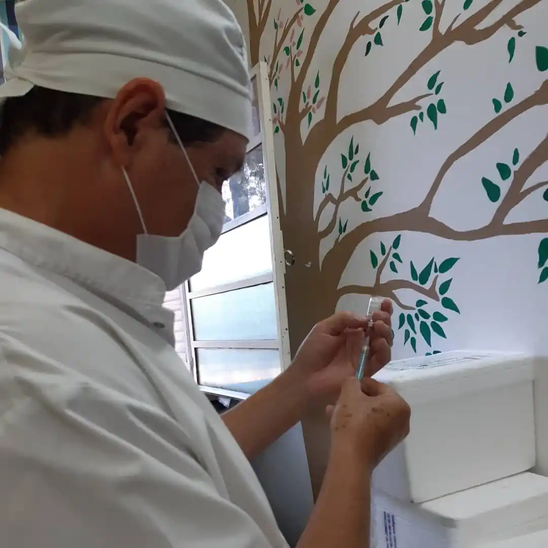 Continúa la vacunación de adultos mayores