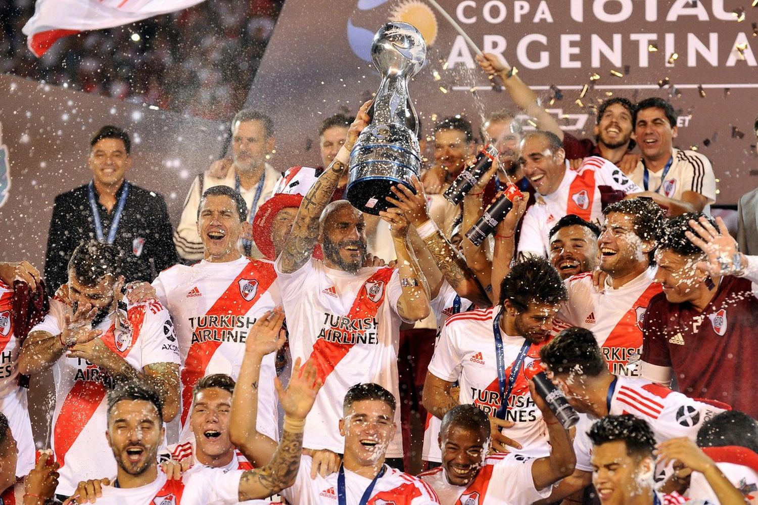 River impuso su jerarquía y venció a Central Córdoba para gritar campeón