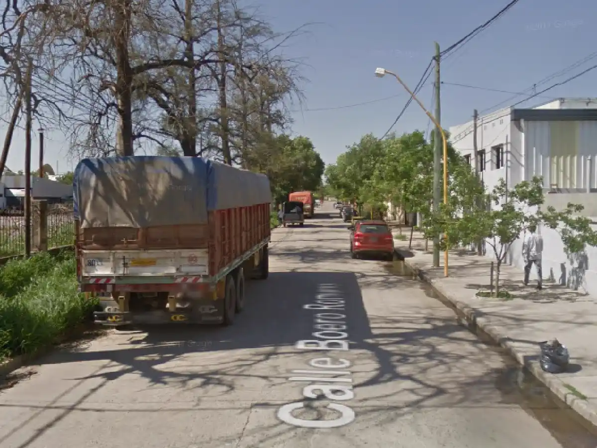 “Motochorros” armados le roban la mochila a un joven en barrio Cottolengo 