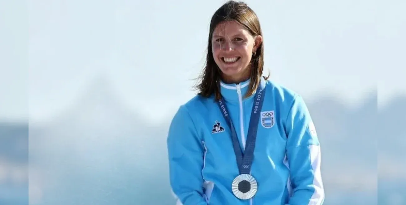La regatista argentina, que ganó la medalla de plata en los Juegos Olímpicos 2024, denunció por abuso sexual a su exentrenador, Leandro Tulia.