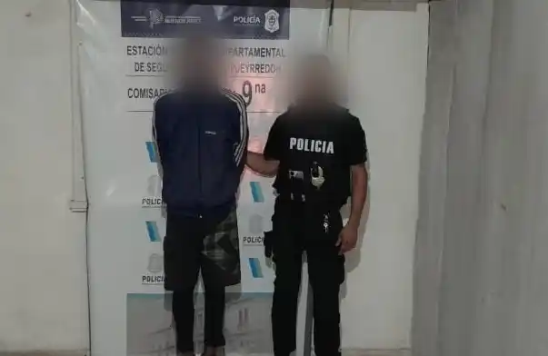 Al momento de ser identificado, el sujeto adoptó una actitud hostil hacia el personal policial.