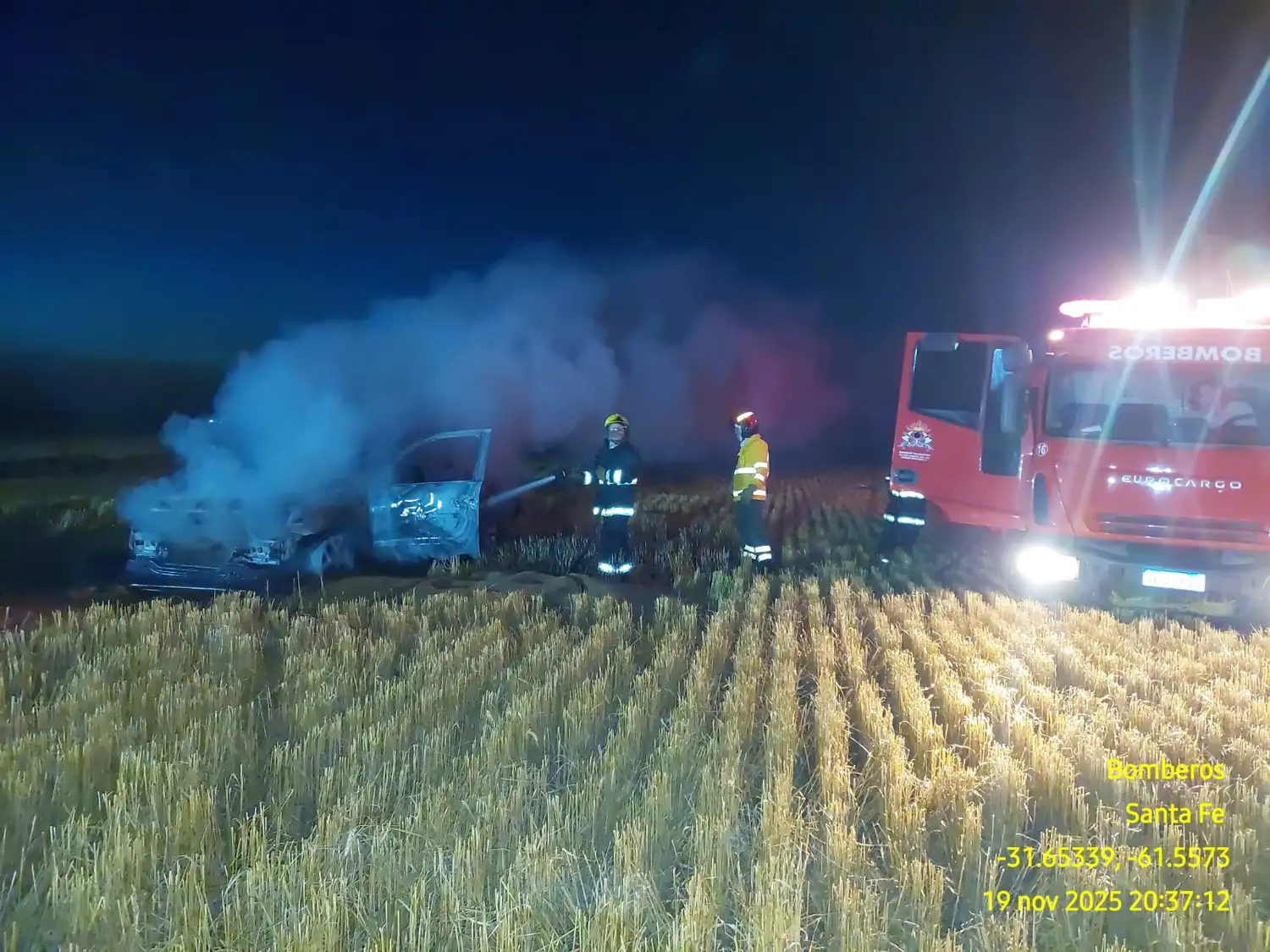 incendio camioneta campo los sembrados san vicente bomberos noche - 2