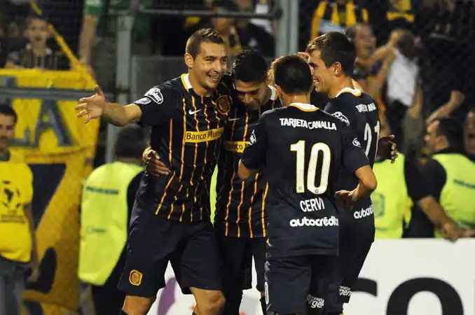 Rosario Central se lo dio vuelta a River y quedó puntero del grupo 2              