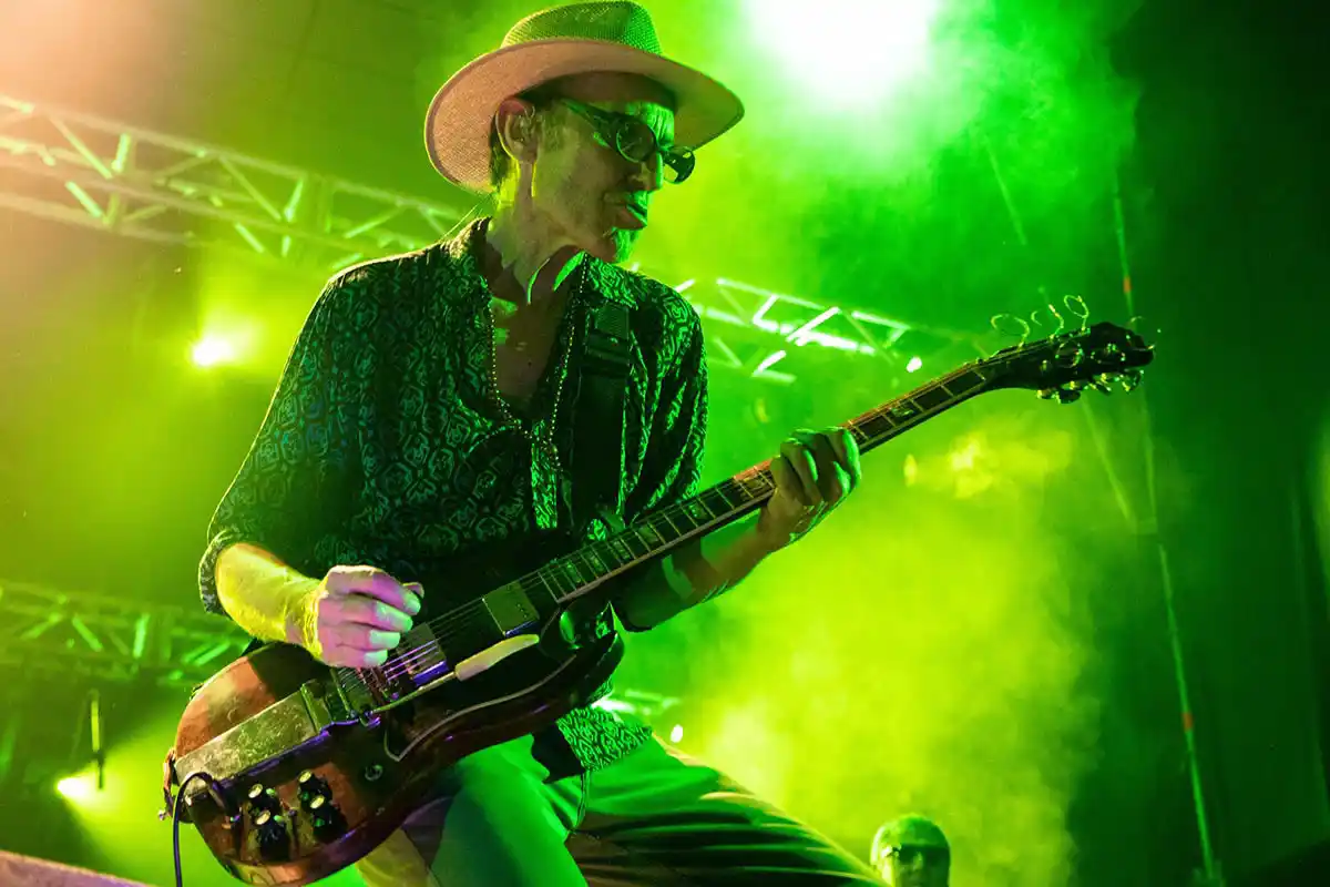 Skay suspendió su show en Cosquín Rock: “Mis queridos, hay muchos problemas técnicos y no puedo tocar"