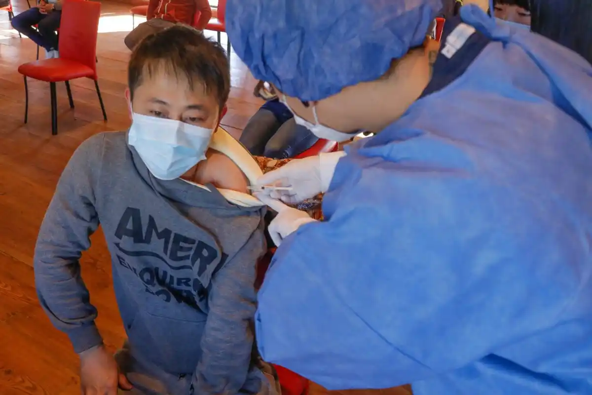 Llegaron miles de dosis de Sinopharm y Pfizer a Gualeguaychú para chicos y adolescentes