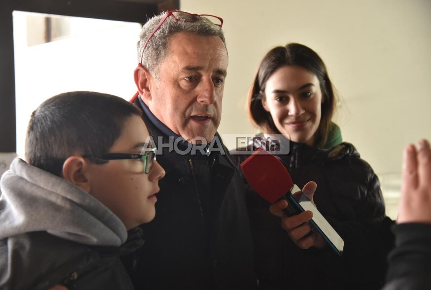 Rubén Carrozo acudió a votar con su familia