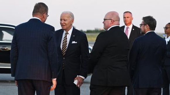 Biden llegó a Finlandia para el encuentro con dirigentes de países nórdicos