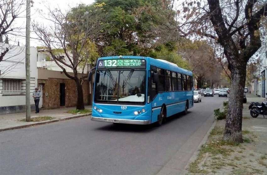 Por la ola de inseguridad, el colectivo de la línea 132 dejó de entrar a barrio Tío Rolo