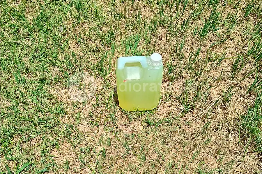 ¿Para la pile? Atraparon a dos jóvenes que robaron un bidón con cloro
