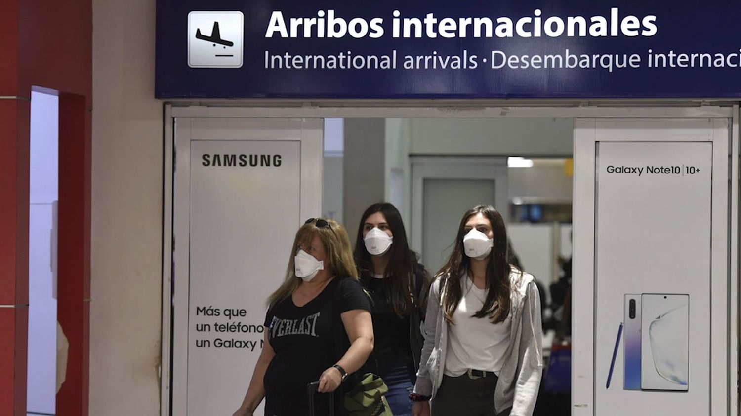 Coronavirus: 44 egresados dieron positivo al regresar de Cancún en medio de las nuevas restricciones de vuelos