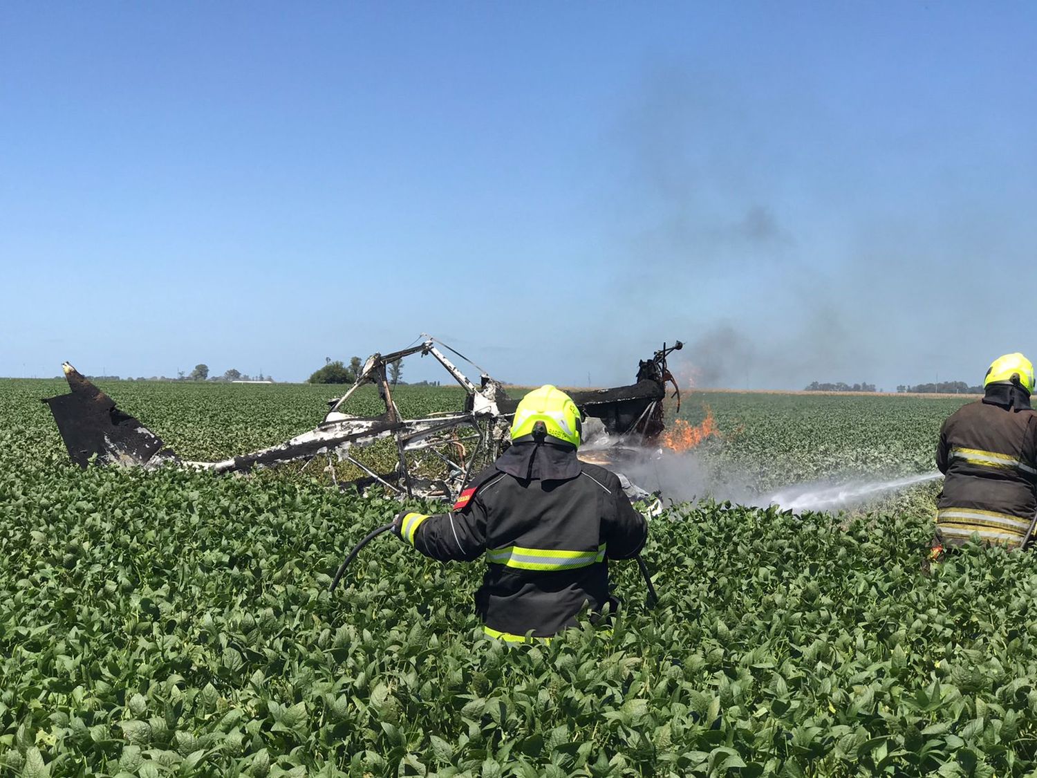 La avioneta siniestrada fue consumida por las llamas