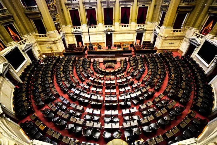 Diputados empieza a debatir en el recinto la nueva versión de la Ley Bases (EN VIVO)