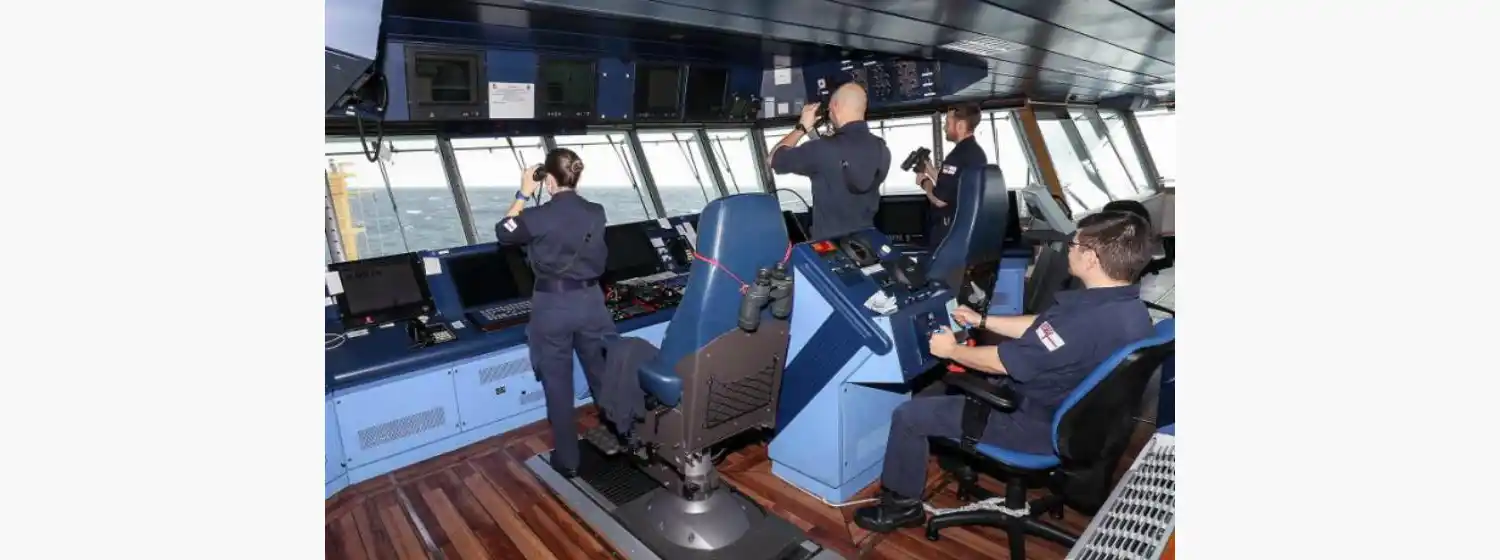 El barco inglés HMS Protector ya se sumó a la búsqueda del submarino