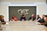 Los candidatos se reparten por la ciudad, presentando sus propuestas y escuchando demandas
