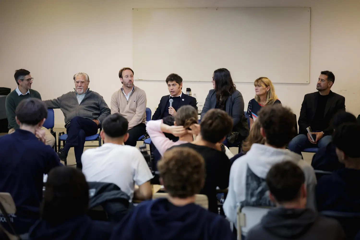 Kicillof con estudiantes