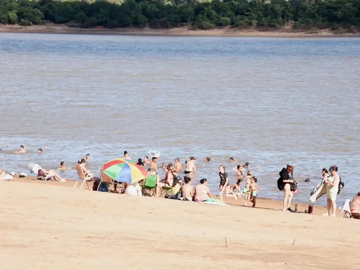 La subsecretaría de ambiente refuerza el monitoreo de la calidad del agua en playas de Concordia y brinda recomendaciones