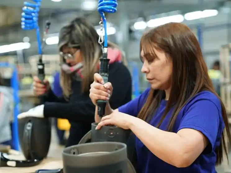 La industria tuvo un leve crecimiento en mayo, pero alertan que podría estancarse en los próximos meses