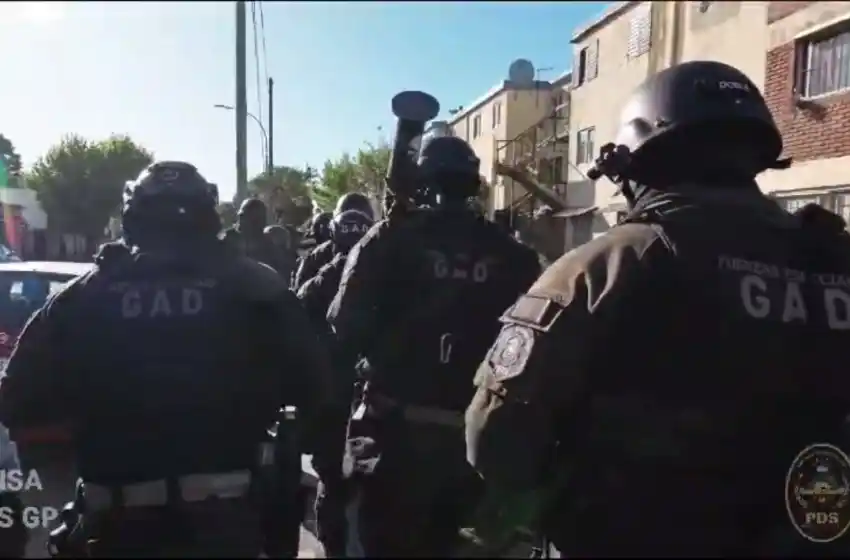 Atrapan a un ladrón tras allanamiento en el Centenario