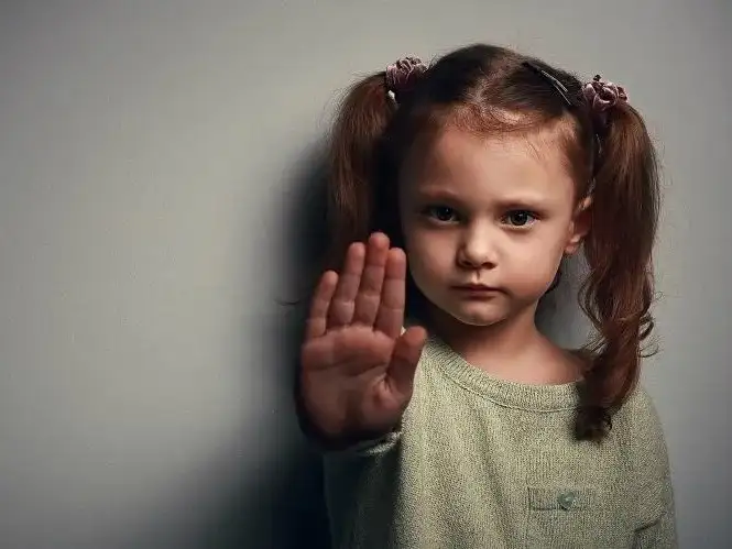 Piden debatir los límites entre libertad individual y protección infantil. Foto: Gentileza