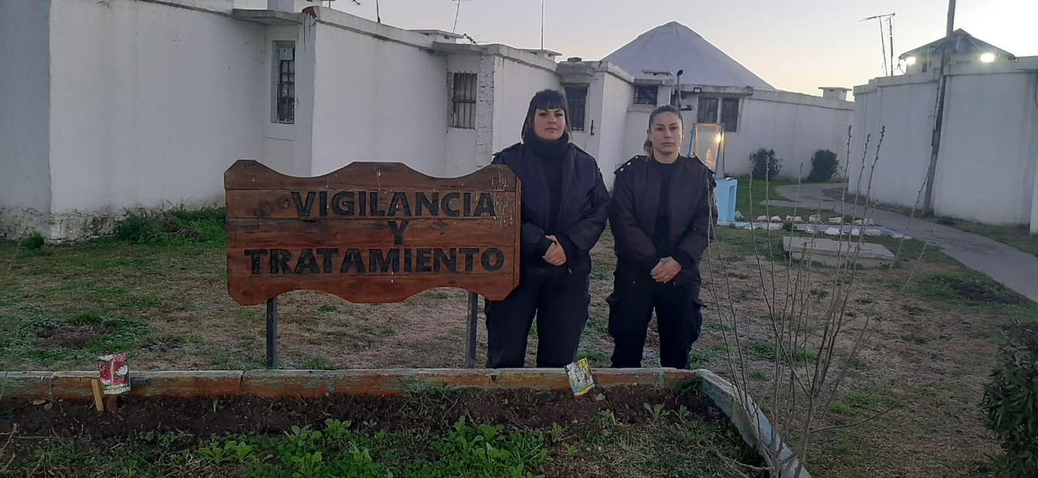 Histórico: dos oficiales penitenciarias fueron designadas como inspectoras de vigilancia en una cárcel de hombres