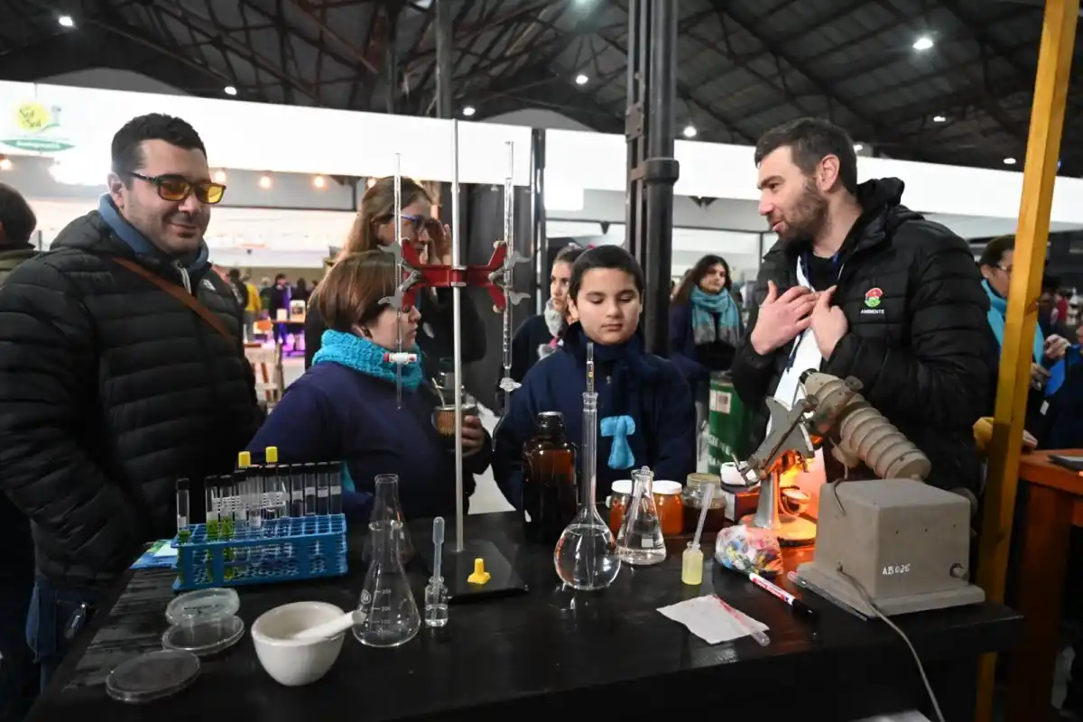 Con más de 40 expositores, arrancó Expo Sustenta Gualeguaychú en los Galpones del Puerto