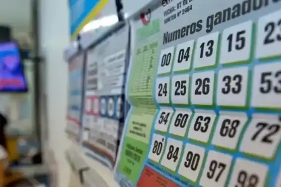 Encontró un ticket de lotería que había jugado hace 4 meses y se llevó una tremenda sorpresa