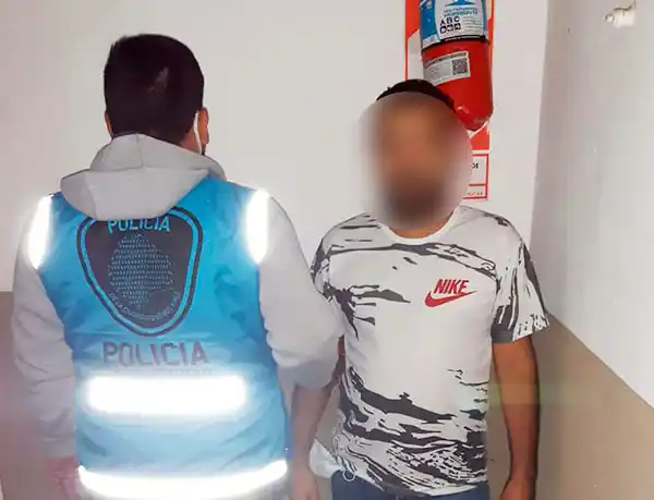 Un médico está con arresto domiciliario en la Capital