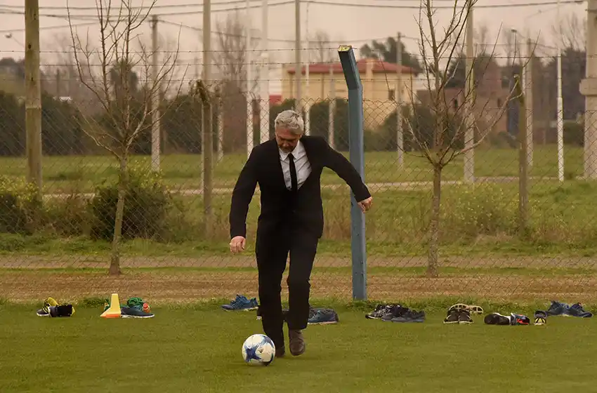 Carloni y un «pelotazo al ángulo» con ironía