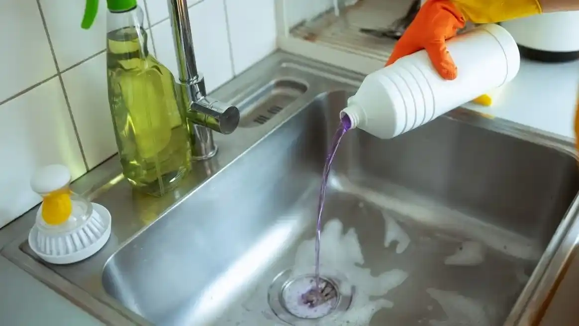 Producto destapacañerías marca “Clinsy”