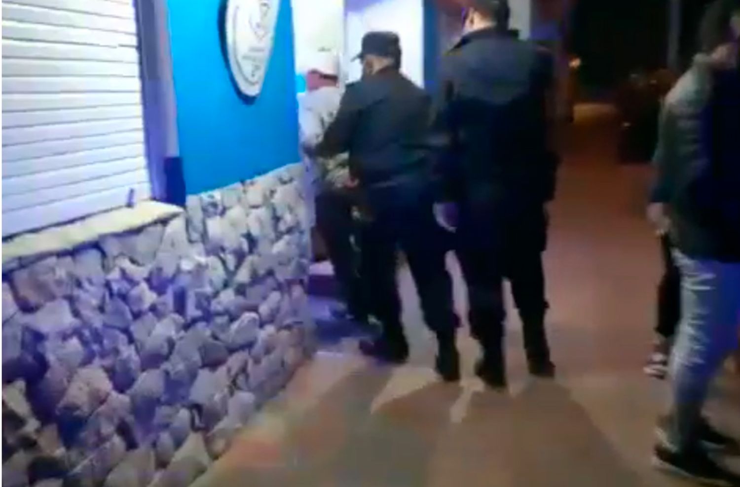 ¿Ataque de celos?: le revisó el WhatsApp y descargó su furia