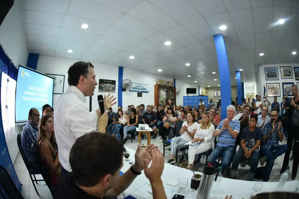 Gray pidió unidad en el peronismo y un intendente como candidato a gobernador