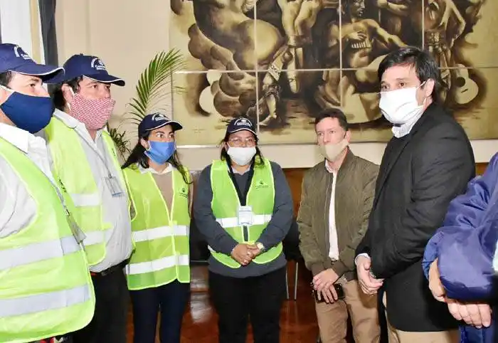 Entrega de indumentaria  identificatoria al personal  de Inspección General