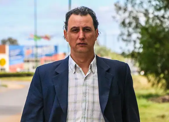 Leuze, el precandidato a Intendente del que no se habla