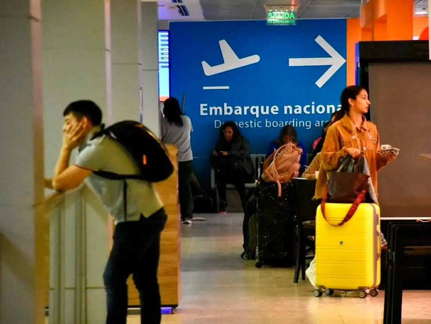 Demoras en Aeroparque y Ezeiza por asambleas de la Asociación del Personal Aeronáutico (APA)