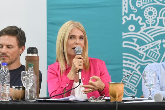Verónica Magario: "Este gobierno ha invertido en el interior de la Provincia como nunca se ha visto"