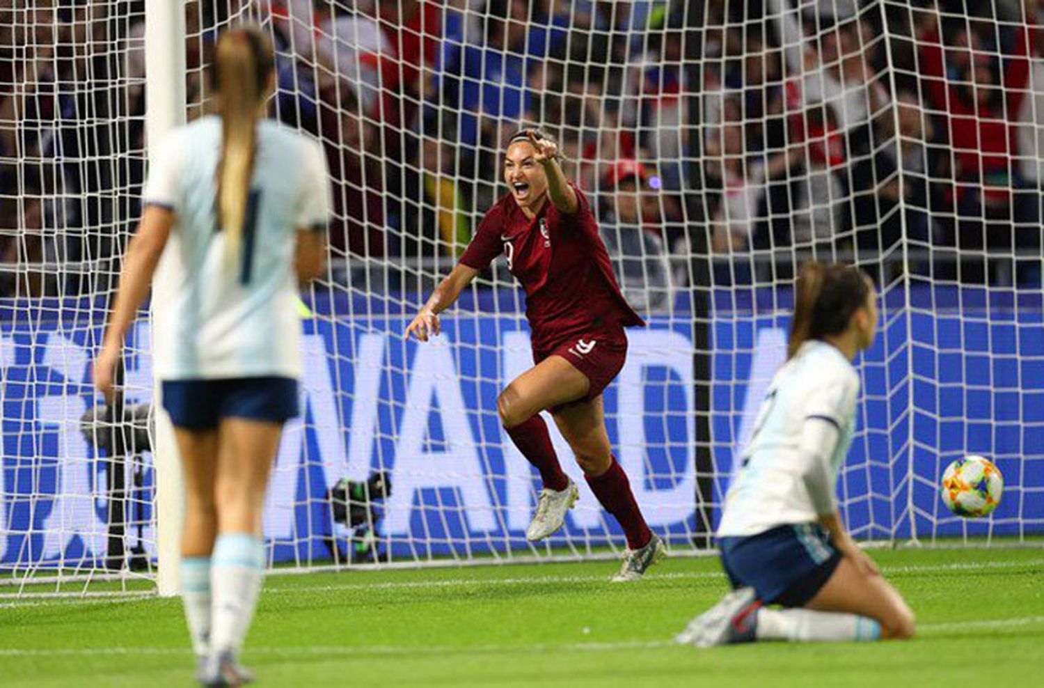 Argentina perdió pero sigue con chances