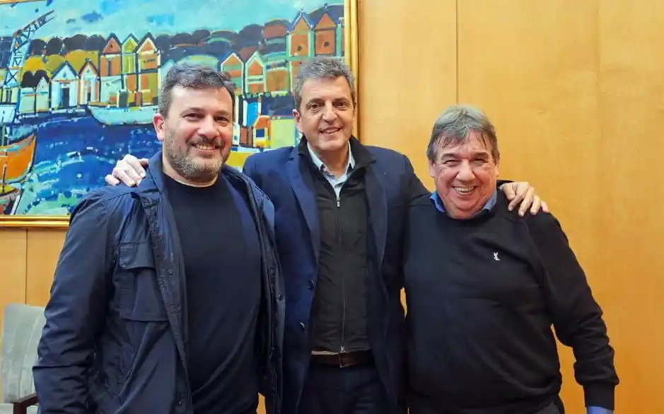 Respaldo. Massa flanqueado por Hernán Doval y “Cholo” García