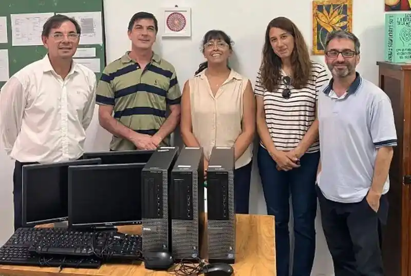 La Escuela Leopoldo Herrera recibió tres computadoras