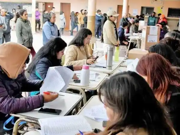 Comicios: trabajan en la conectividad
de las escuelas donde se votará