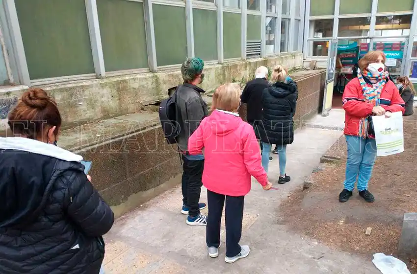 Avanza la vacunación a mayores de 70 años sin turno en Mar del Plata: "Falta un 15%"