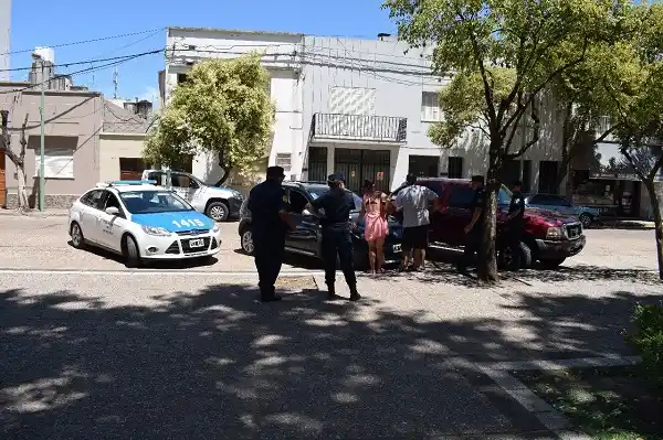 Un hombre y tres mujeres detenidos con dinero falso