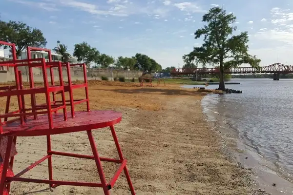 Playa del puente: Firman las primeras actas compromiso con ONG´s
