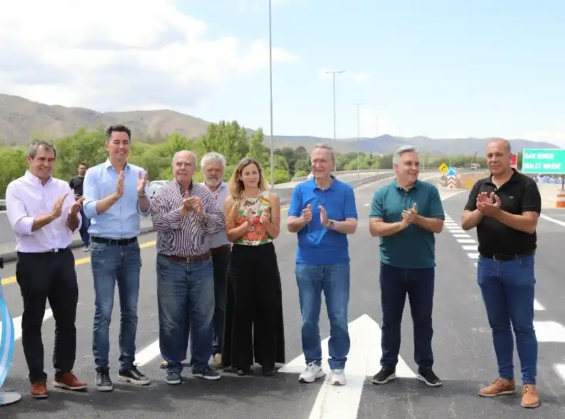 Se trata de un trayecto entre la Variante Costa Azul y Bialet Massé que contempla el 80% de la obra.