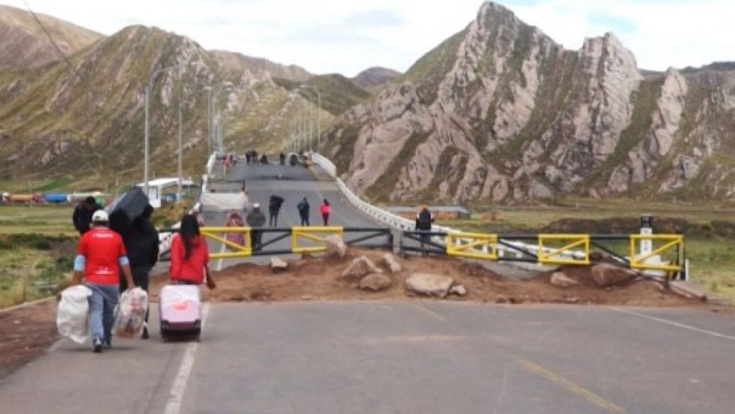 «ES HORRIBLE» el paso por la frontera Perú-Bolivia: habla MIGRANTE VENEZOLANO