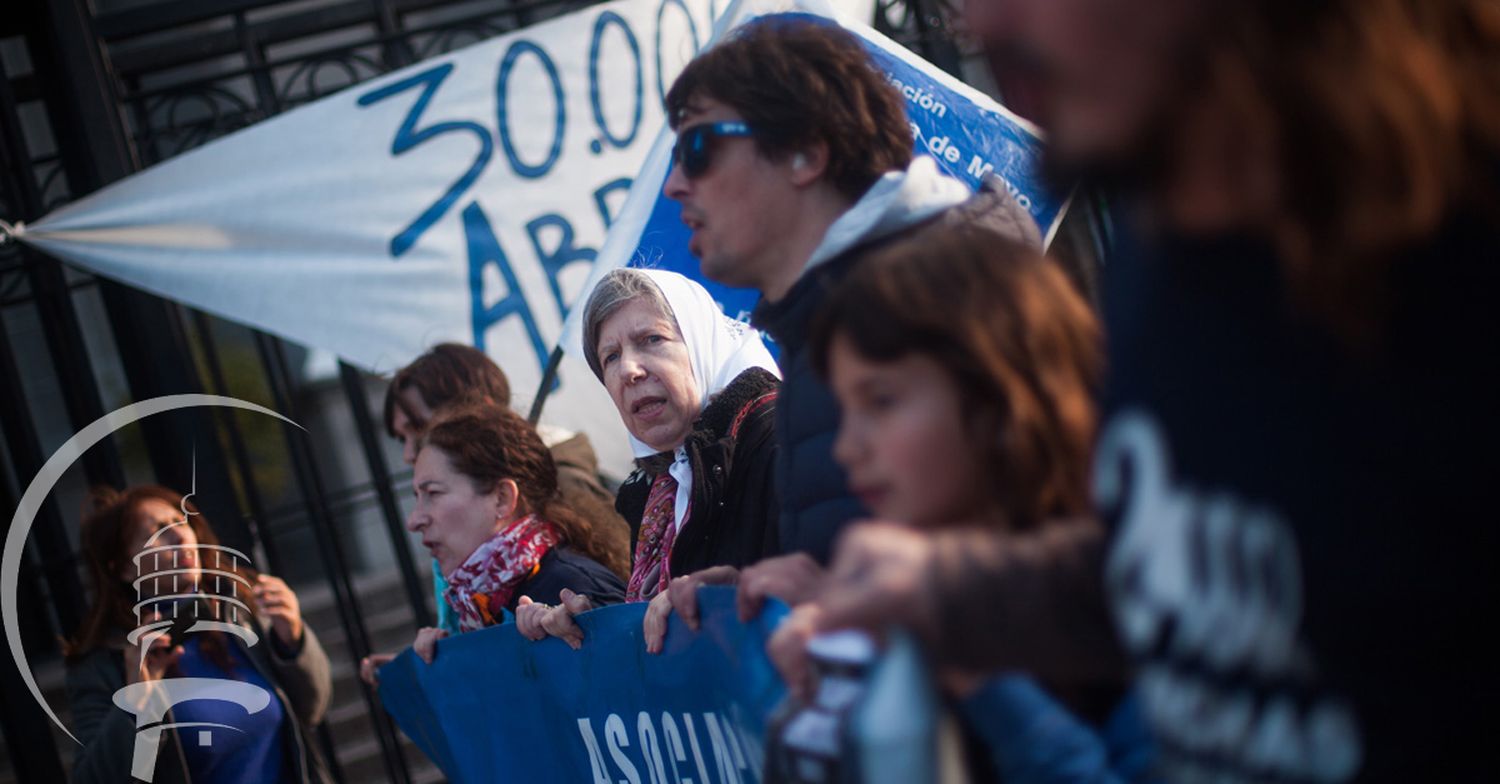 Mar del Plata abrazó a las Madres en su marcha 2000