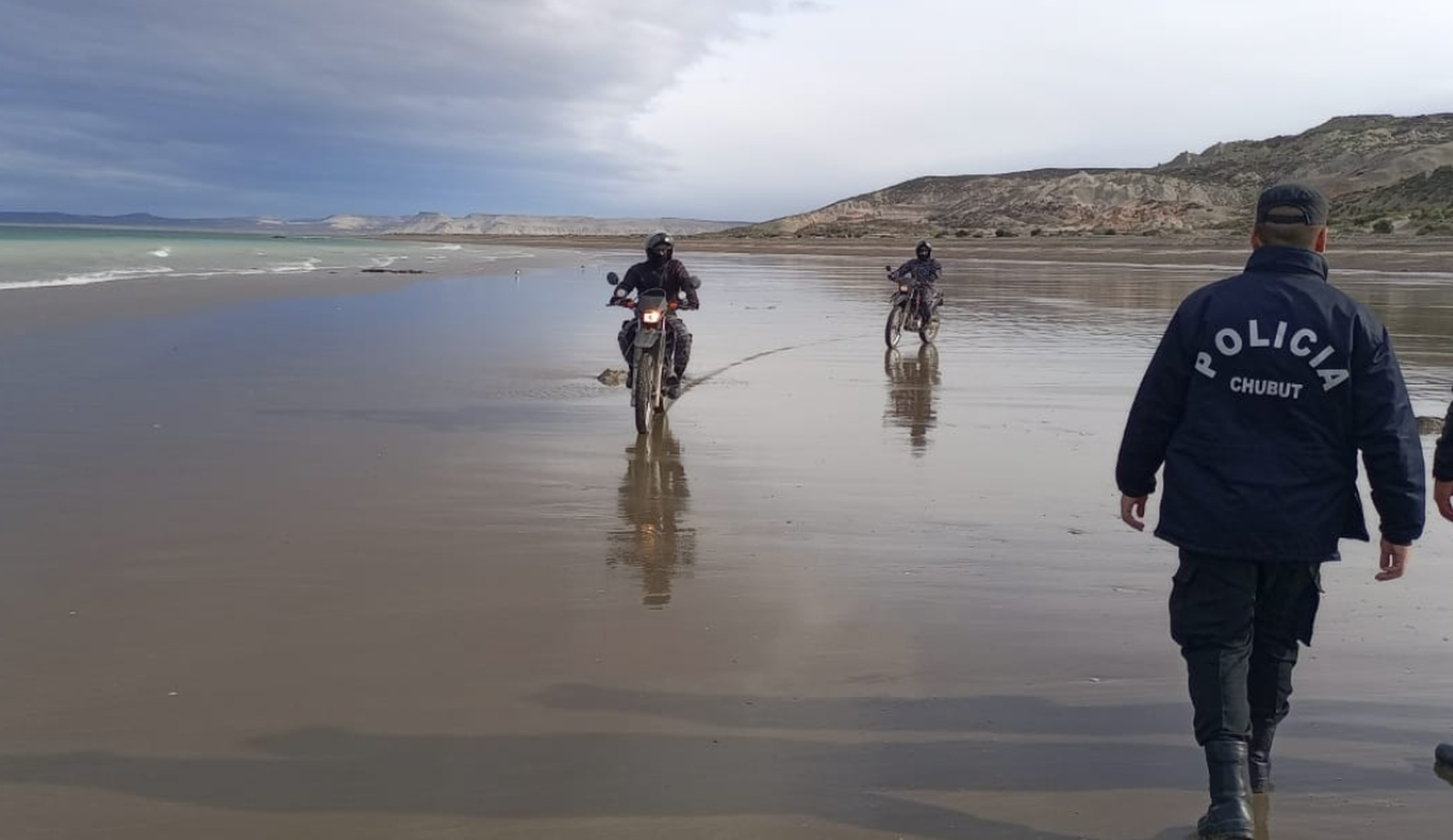 Sigue la búsqueda del joven de San Pedro que desapareció en el mar en Comodoro Rivadavia