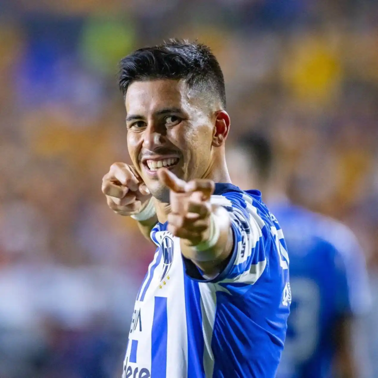 El gesto solidario de Maximiliano Meza: ¡ayudando a osos en Monterrey!