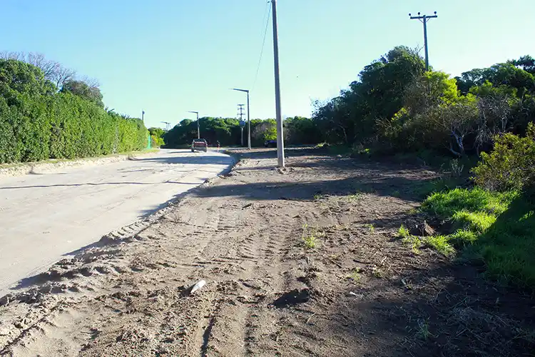 Adecúan veredas nuevas en un tramo de la avenida 2