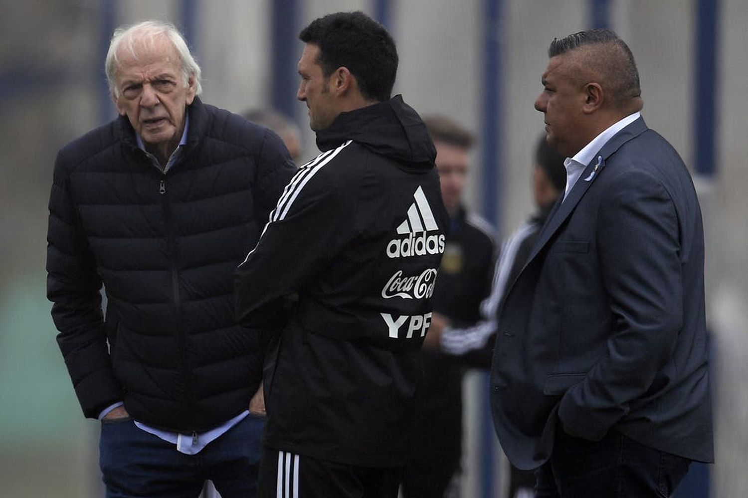 Menotti y Tapia acordaron la continuidad de Scaloni